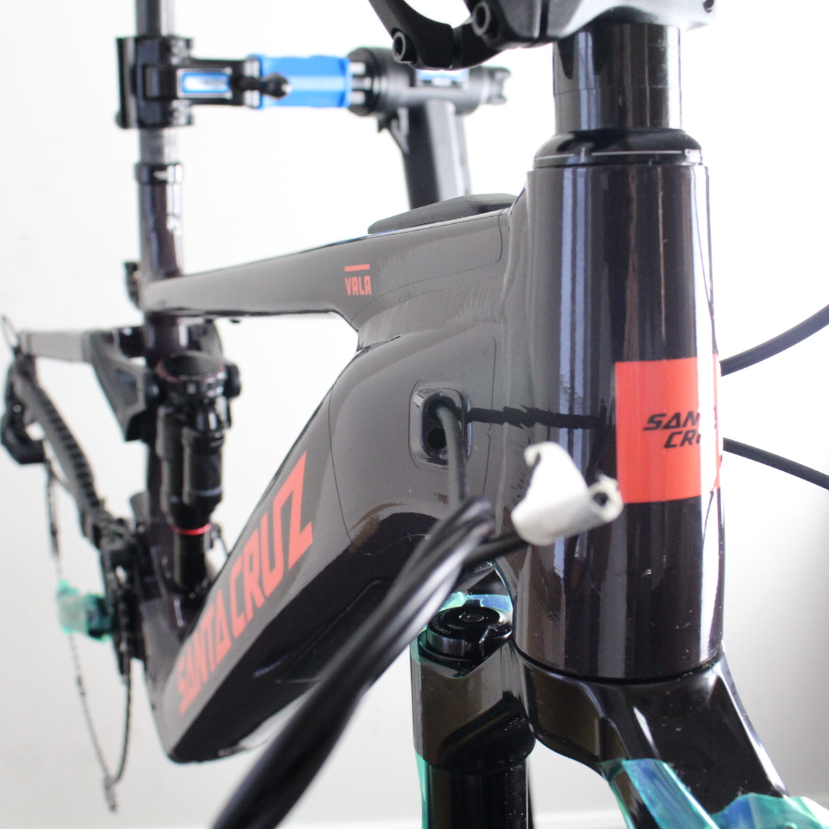 Santa Cruz Invisiframe Santa Cruz Vala V1 Aluminium 2026 | invisiFRAME Frame Protection ...